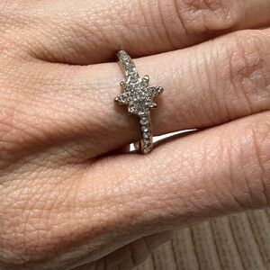 Rhinestone star gold ring